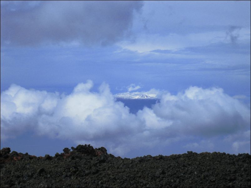 2006-04-01 Loa (68) Clouds moving in